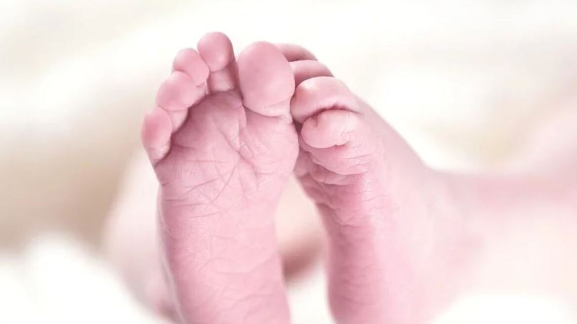 newborn-feet