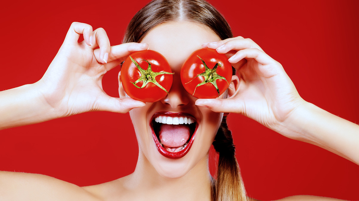 woman_tomatoes
