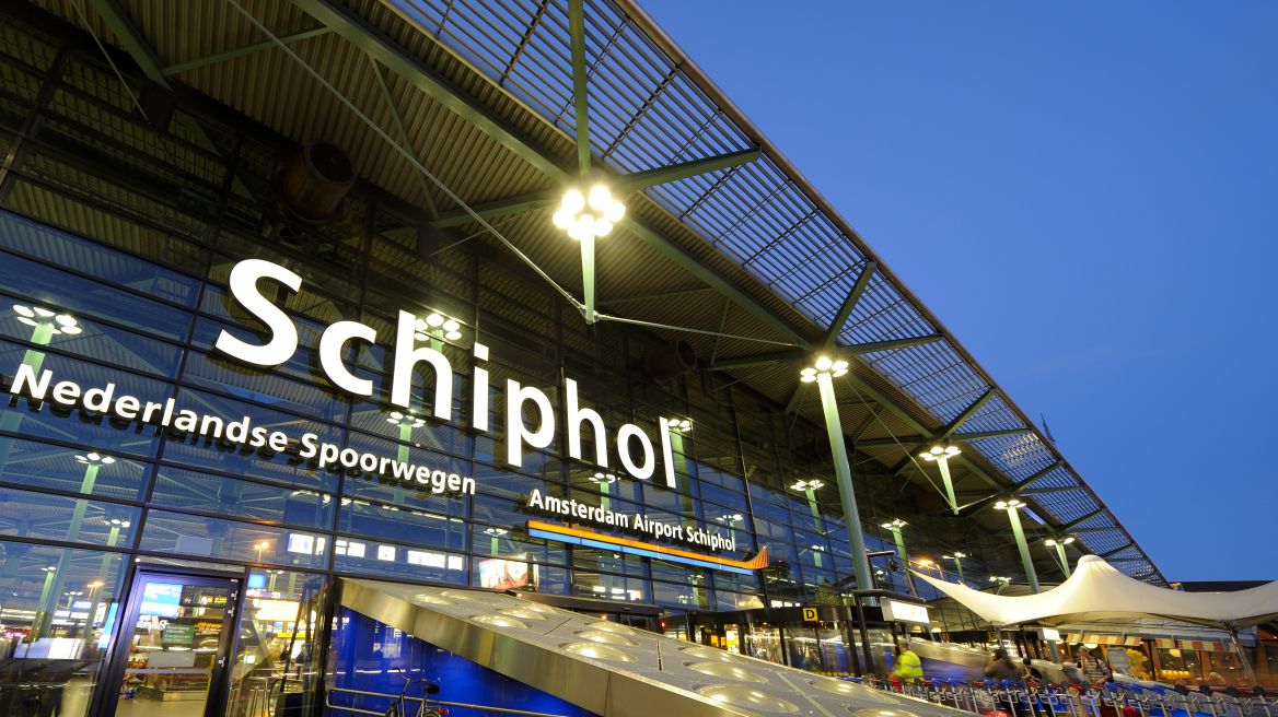 schiphol-airport-police-investigate