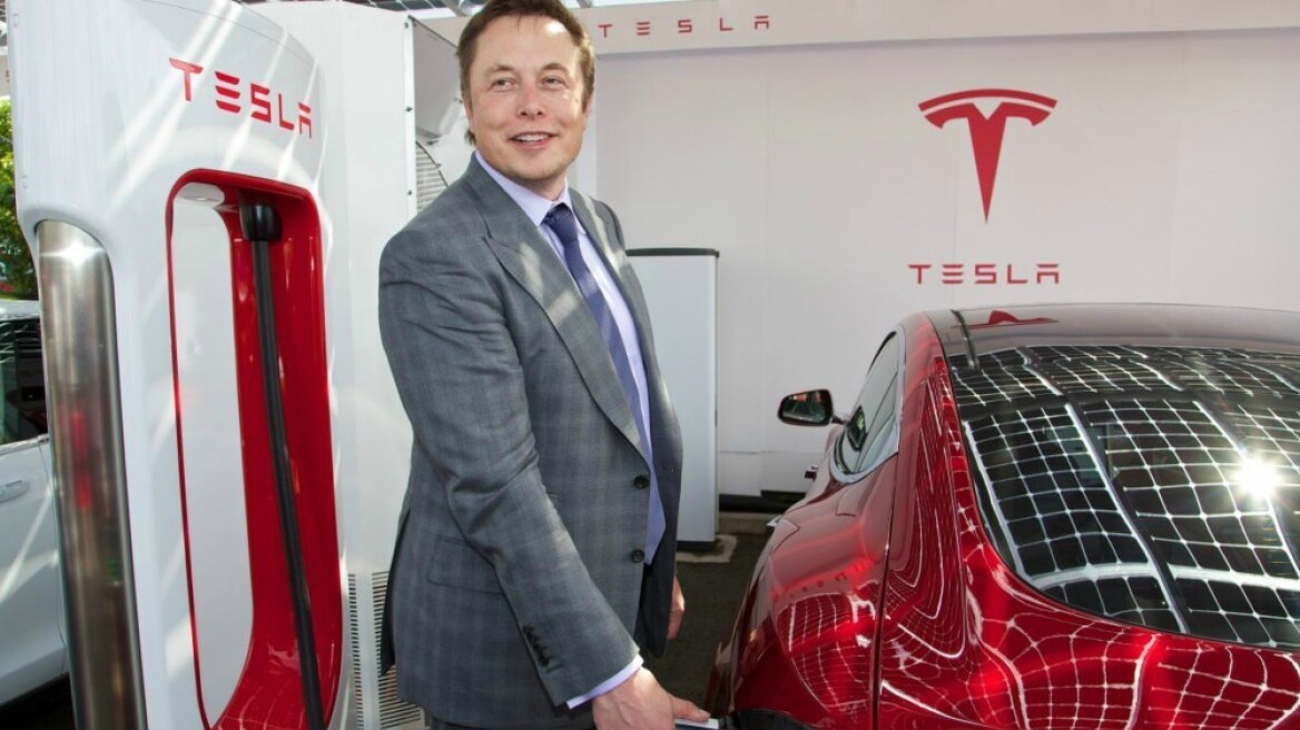 Elon-Musk-Tesla-tsiro-1000