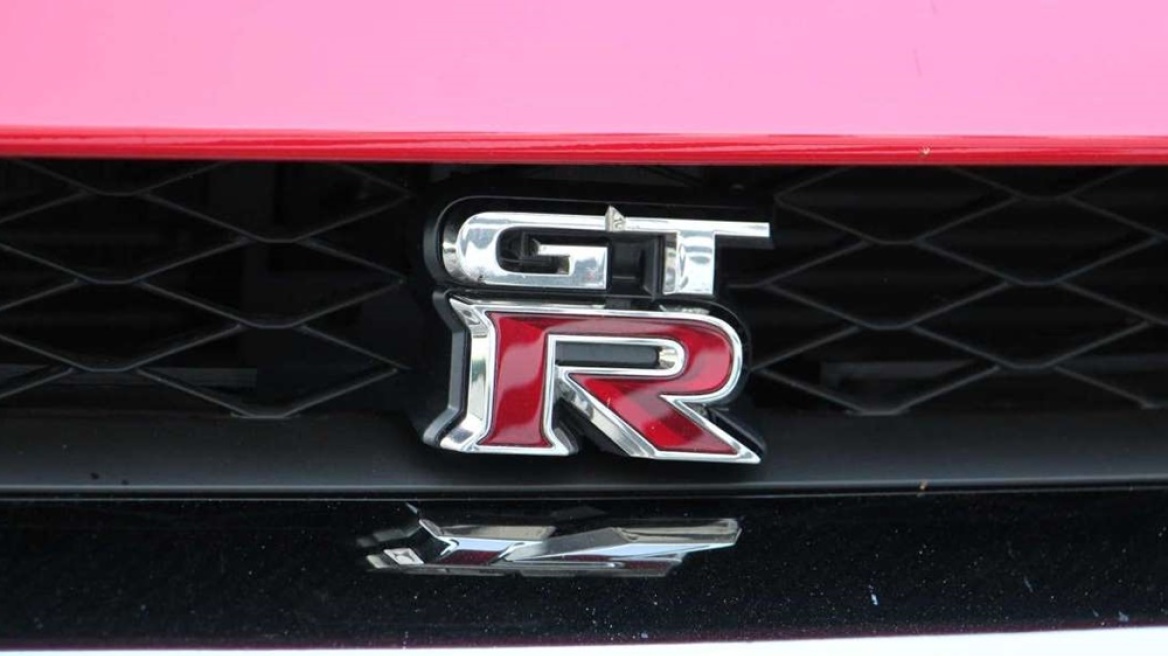 Hybrid_Nissan_GT-R_1