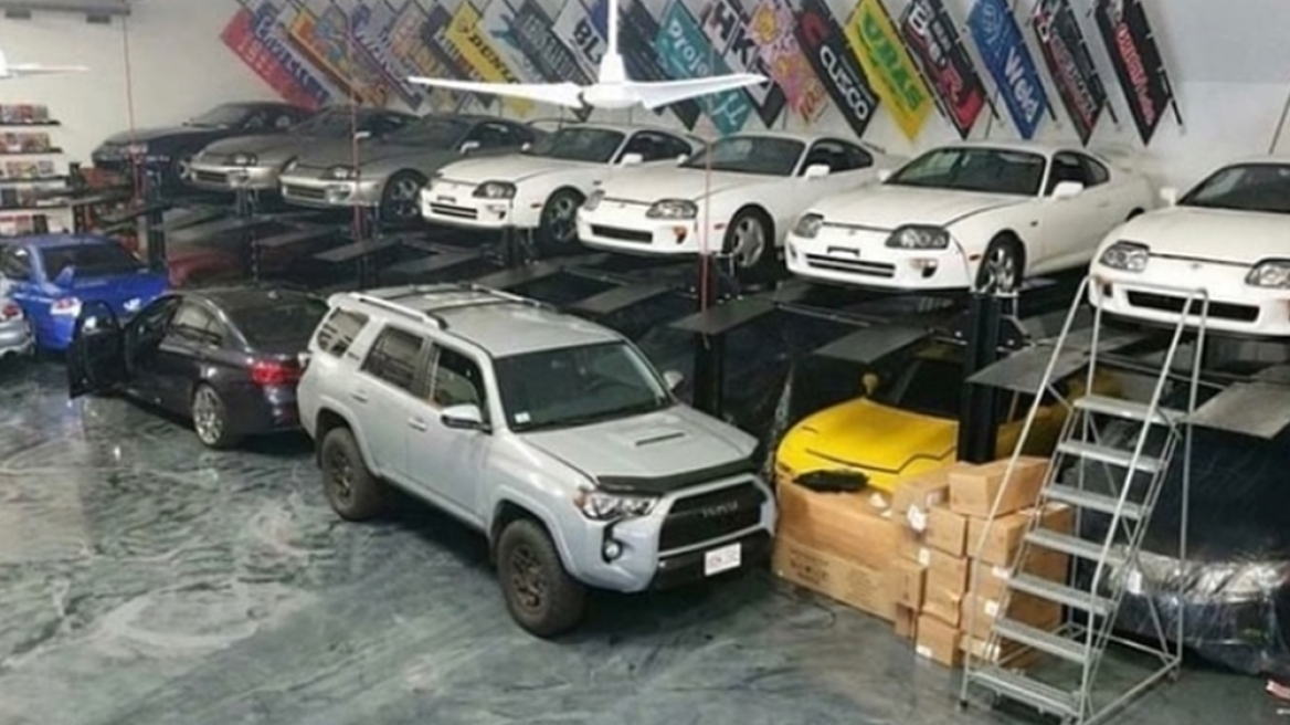 warehouse_with_cars