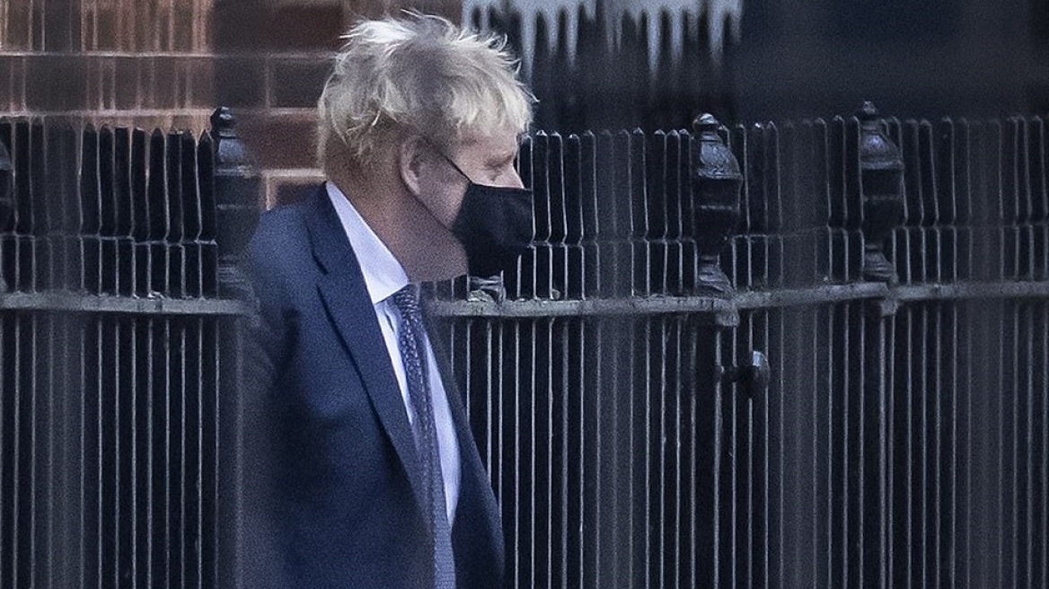35707452-8951581-Boris_Johnson_pictured_leaving_Downing_Street_on_Friday_has_been-a-130_1605478596430