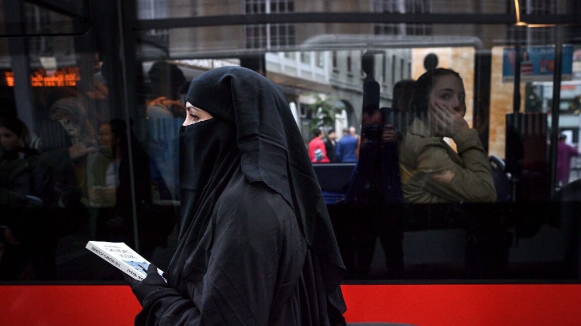 niqab_Swiss