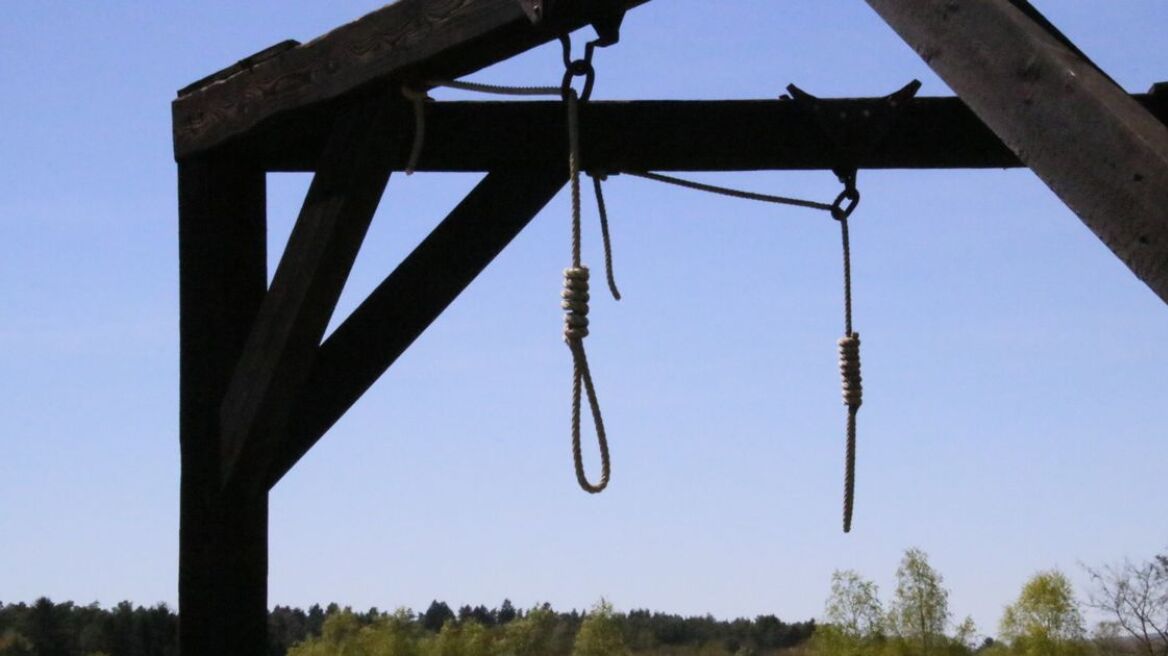 Hanging-Gallows-Against-Sky