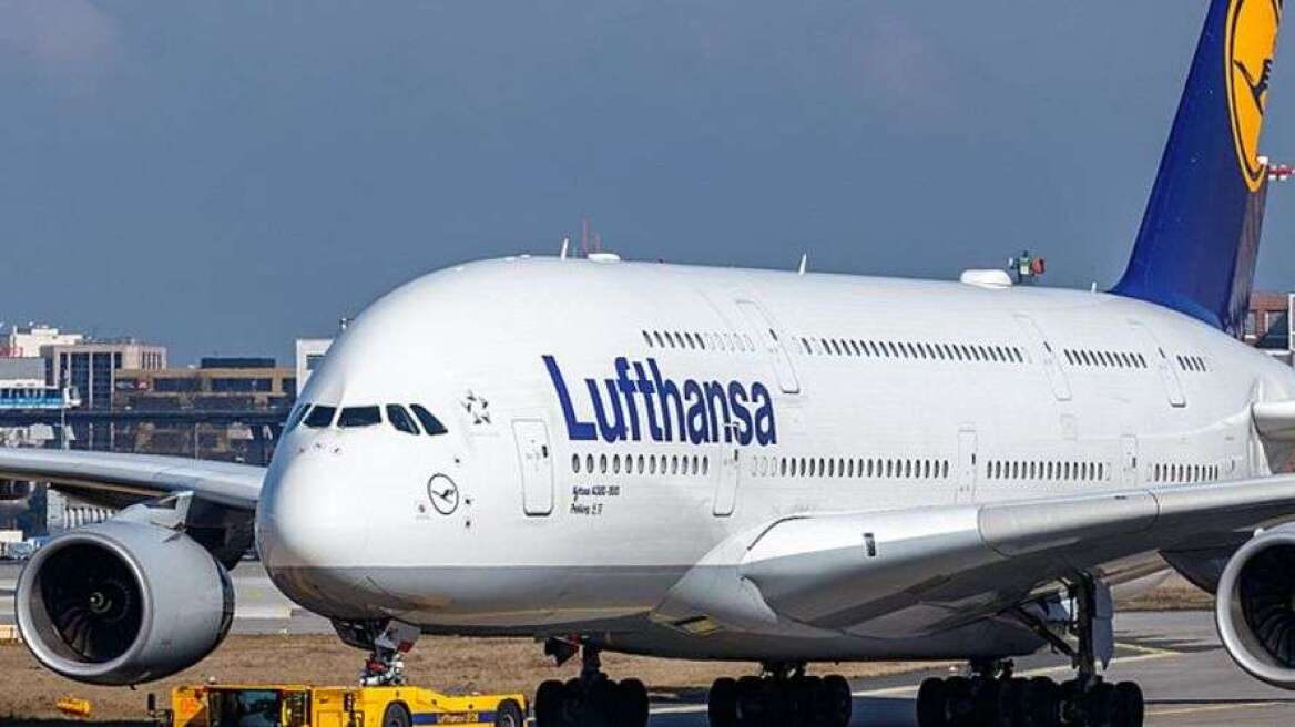 800px-D-AIMC_Lufthansa_A388__39314709040_