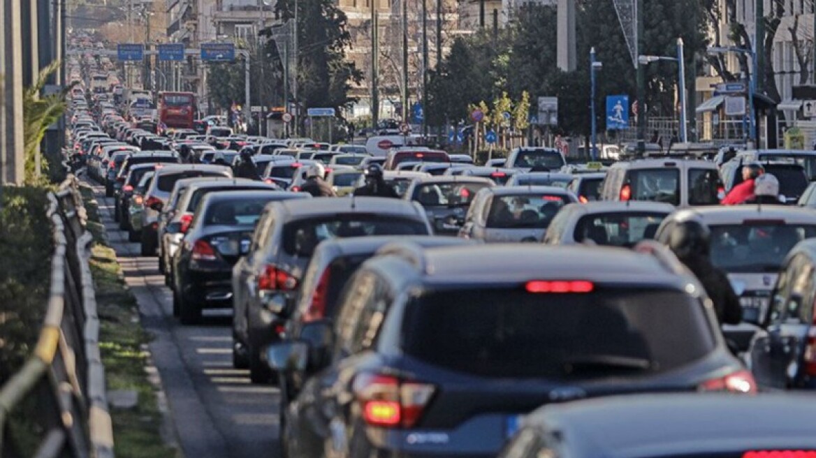 Κίνηση στους δρόμους: Χάος στον Κηφισό – Μποτιλιάρισμα χιλιομέτρων μετά από  καραμπόλα με πέντε οχήματα