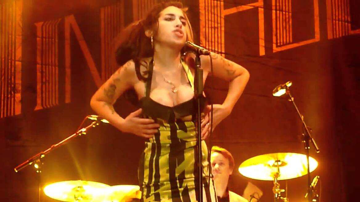 Winehouse_dress