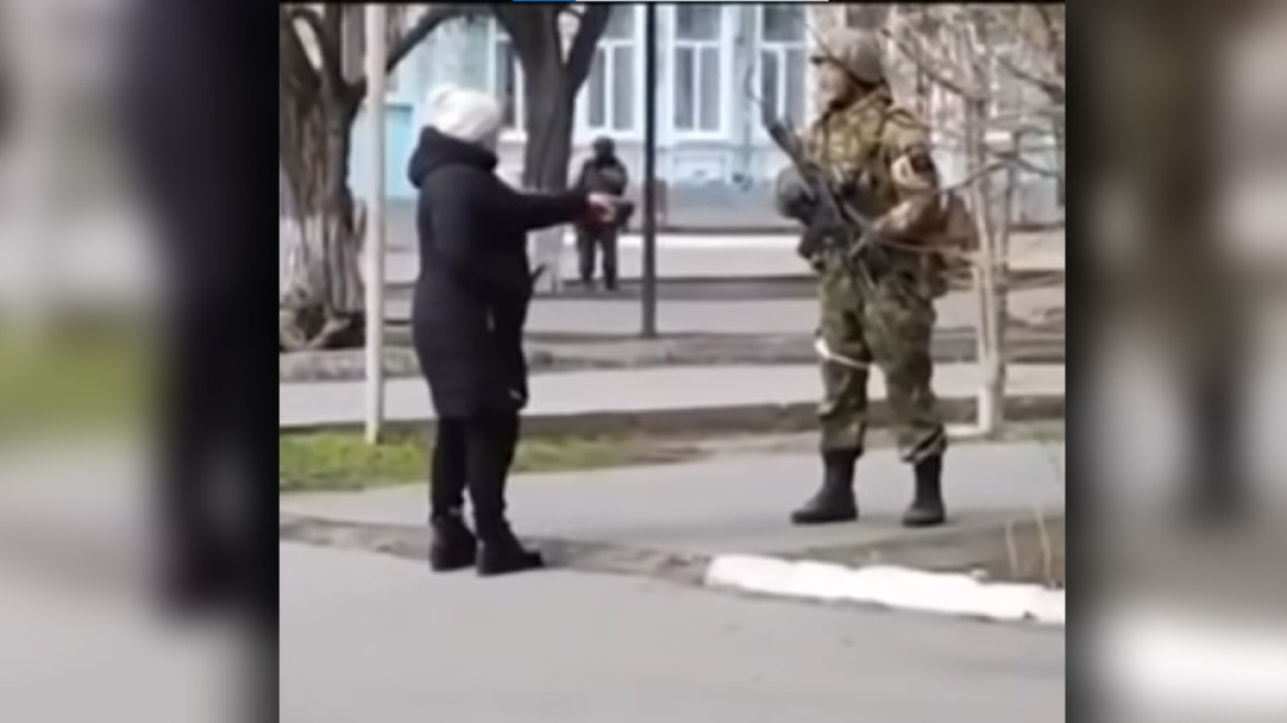 oukrania_politis_vs_soldier_xr
