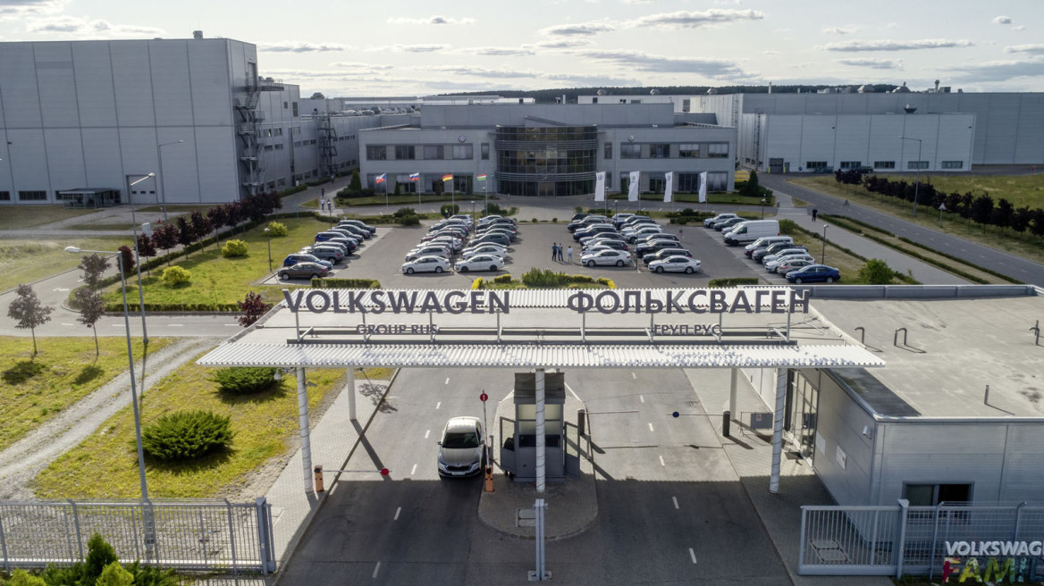 VW-Group-ends-sales-and-halts-production-in-Russia