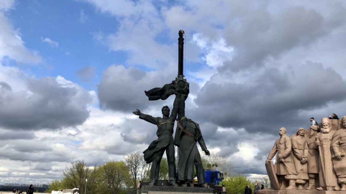 kyiv_statue