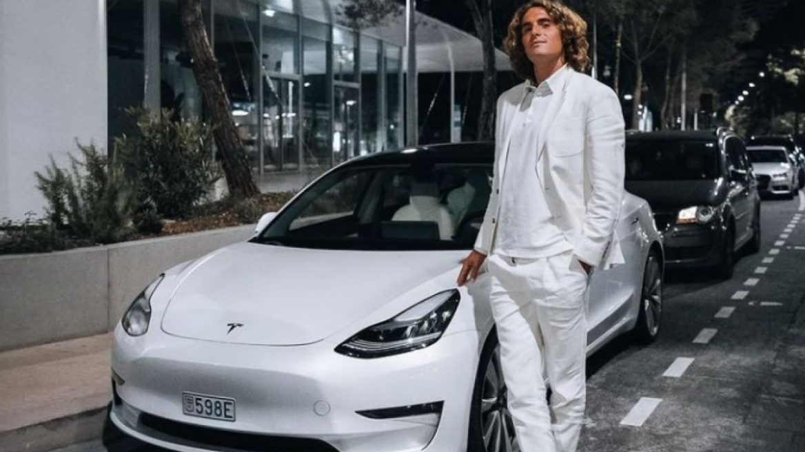 tsitsipas_tesla