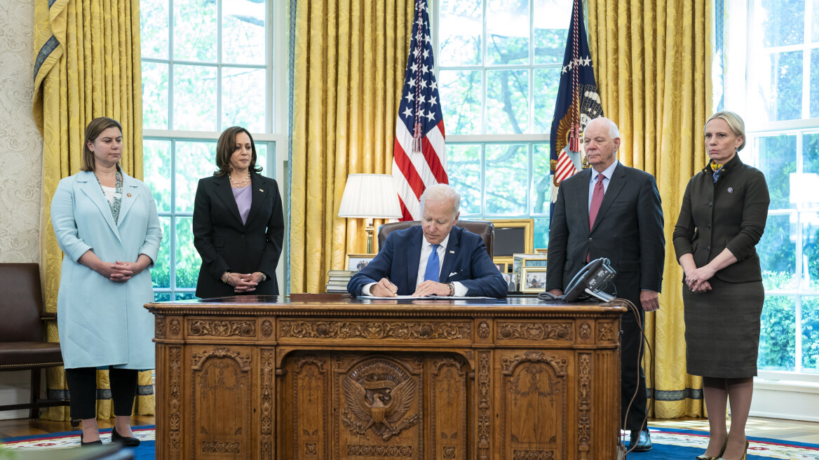 biden_desk