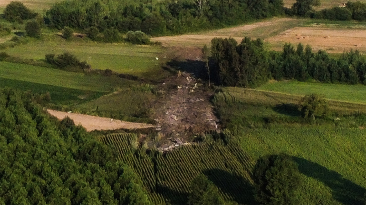 Πτώση Αντόνοφ στην Καβάλα: Το αεροσκάφος «χάθηκε» στα χωράφια - Απίστευτες εικόνες από drone