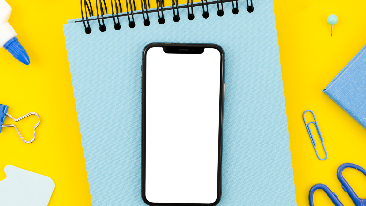 top-view-smartphone-template-workspace