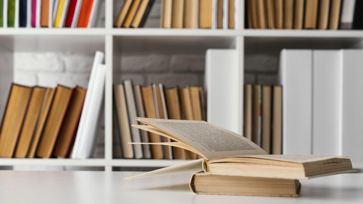 books-shelf-table-arrangement