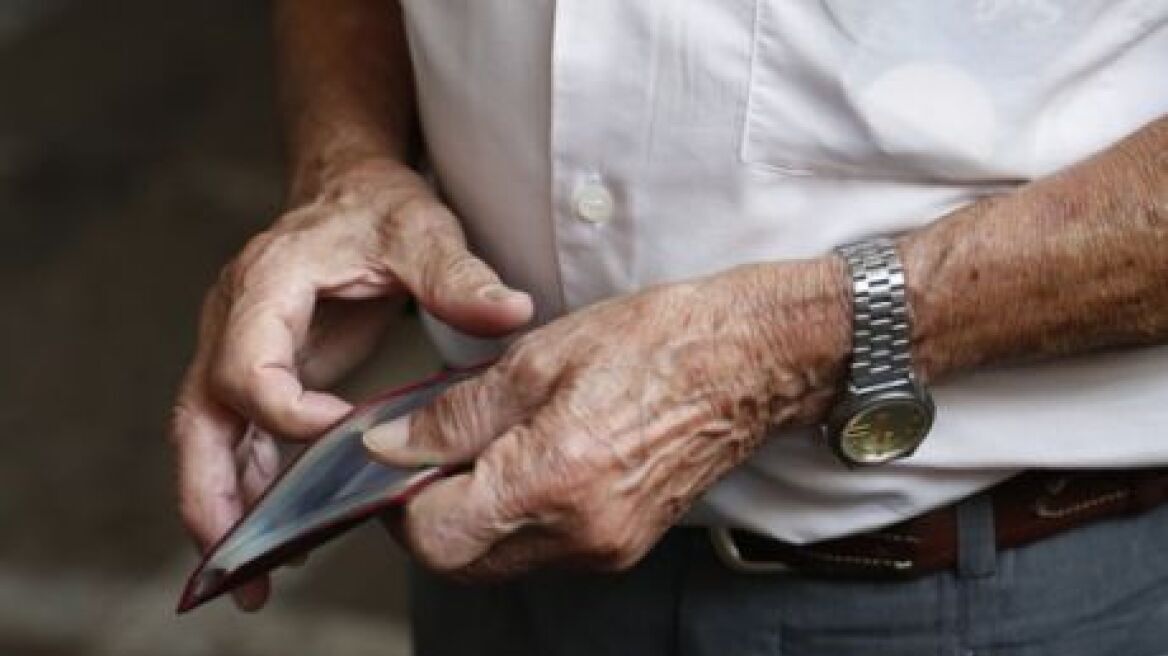 ΑΑΔΕ: Στο στόχαστρο της εφορίας «ξεχασιάρηδες» συνταξιούχοι με αναδρομικά