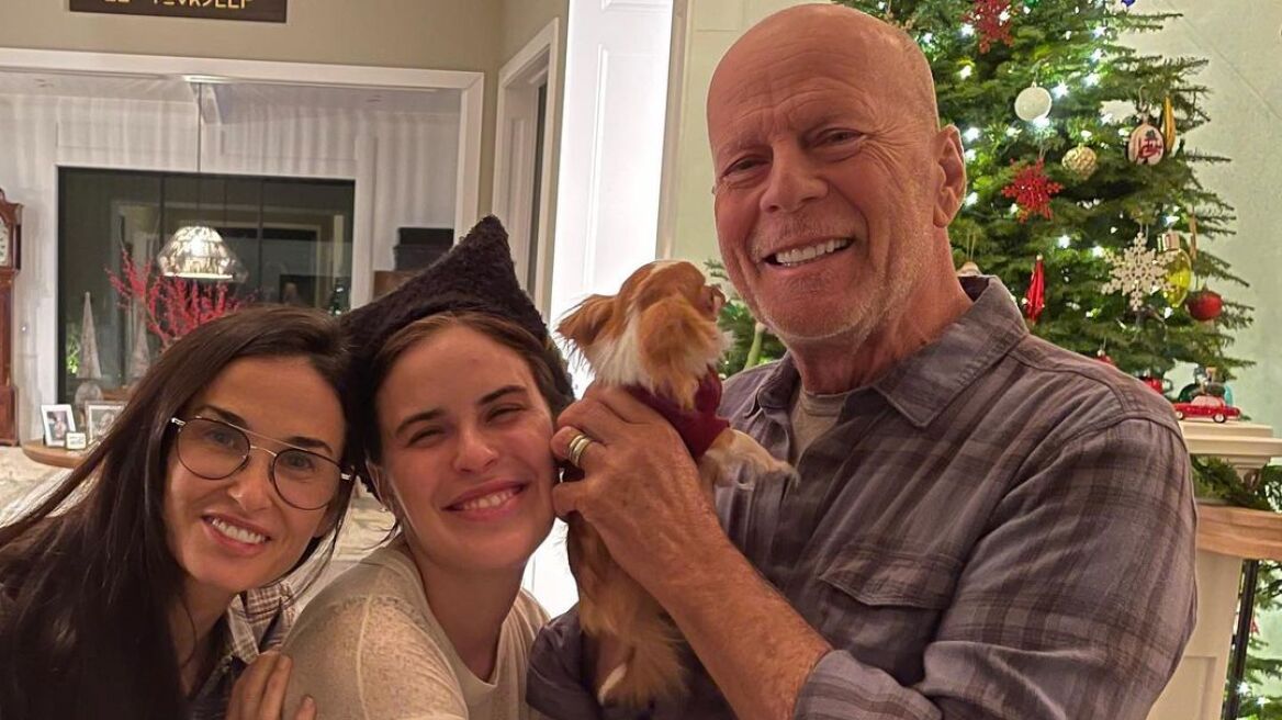 Ο Μπρους Γουίλις με νυν και πρώην σύζυγο και με τα παιδιά τους: Νέες  φωτογραφίες μετά τη διάγνωση με αφασία