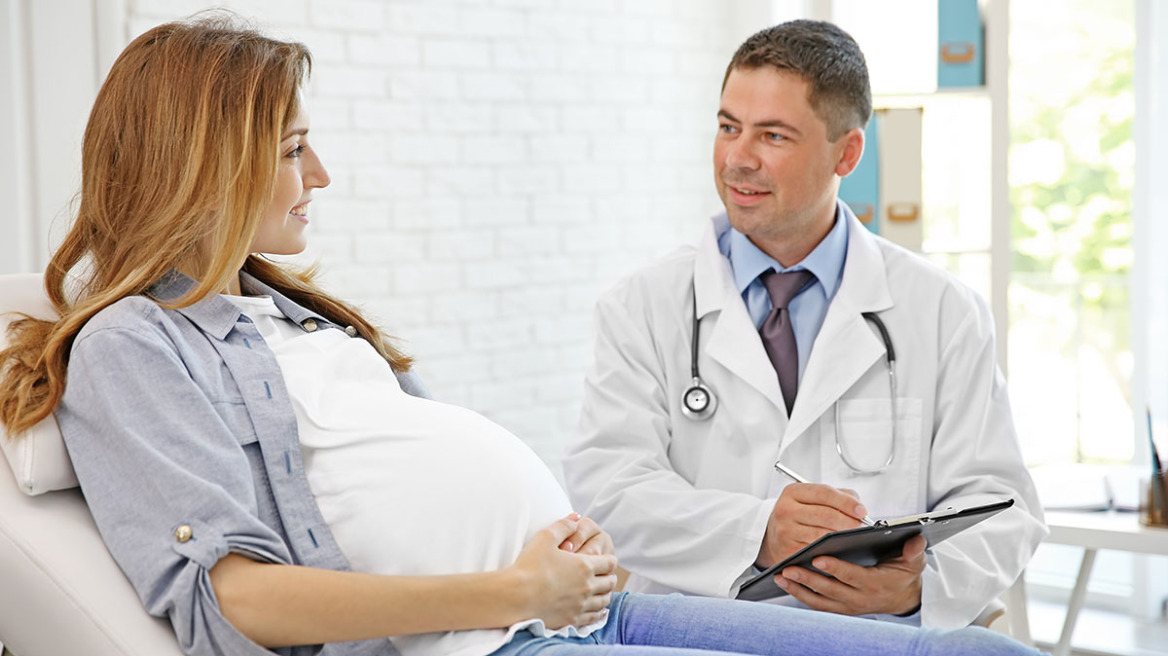 221222155658_pregnant_doctor
