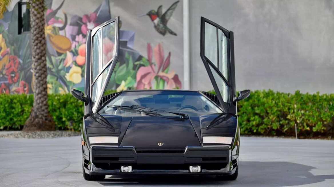 230120122332_Lamborghini-Countach-25th-Auction-6