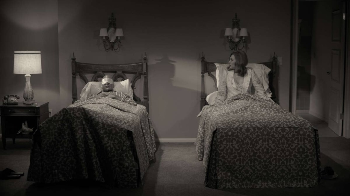 couple_sleeping_separate_rooms
