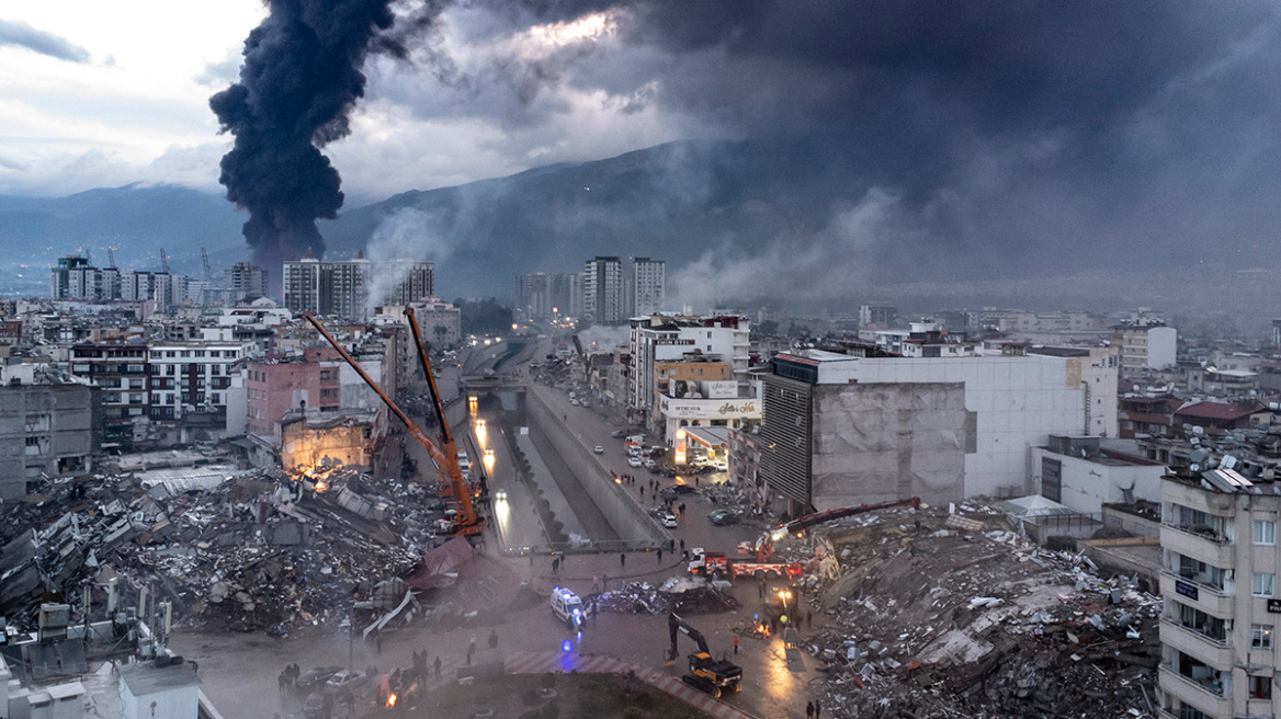 Σεισμός στην Τουρκία: H ανατριχιαστική βοή των 7,8 Ρίχτερ - Καρέ καρέ το χτύπημα του Εγκέλαδου