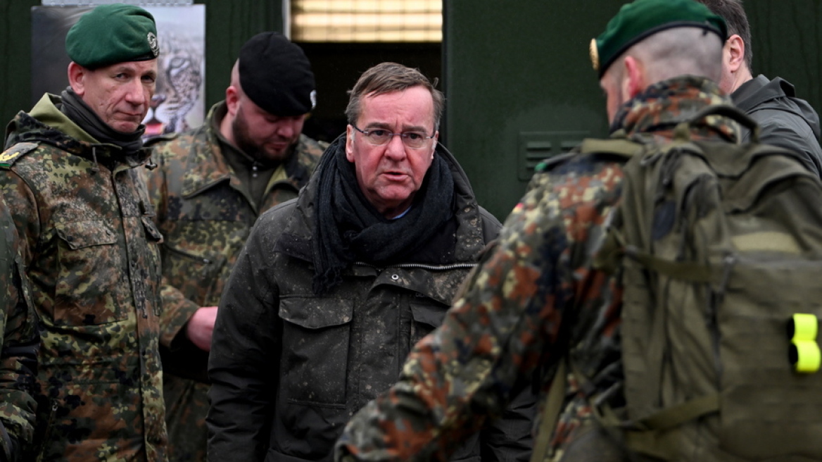 Δεν μπορεί ο γερμανικός στρατός να υπερασπιστεί τη χώρα, παραδέχεται ο υπουργός Άμυνας