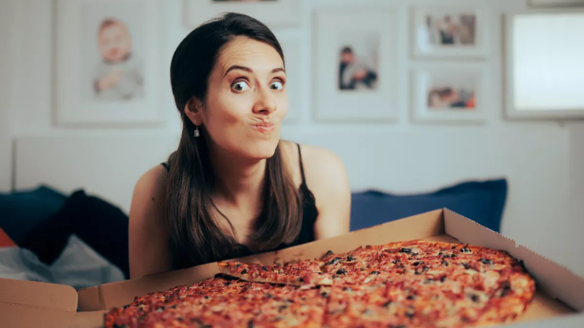 woman_pizza