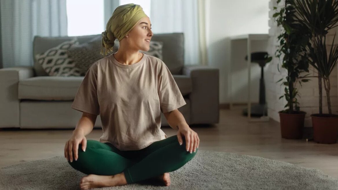 cancer_woman_yoga