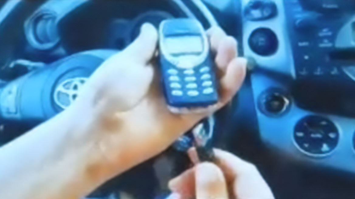 Βίντεο ντοκουμέντο: Βάζουν μπρος ΙΧ μέσω κινητού πριν το κλέψουν