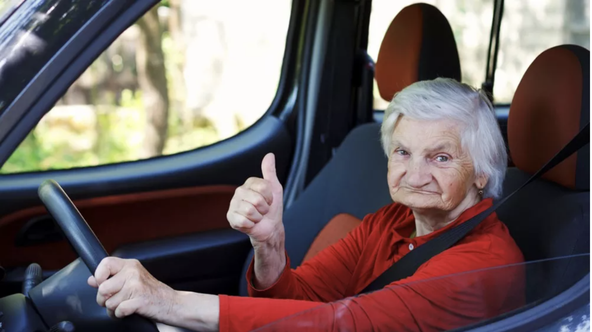 Ελλάδα: Τι θα γίνει με τους υπερήλικες οδηγούς; - Μέχρι ποια ηλικία πρέπει να οδηγούμε;