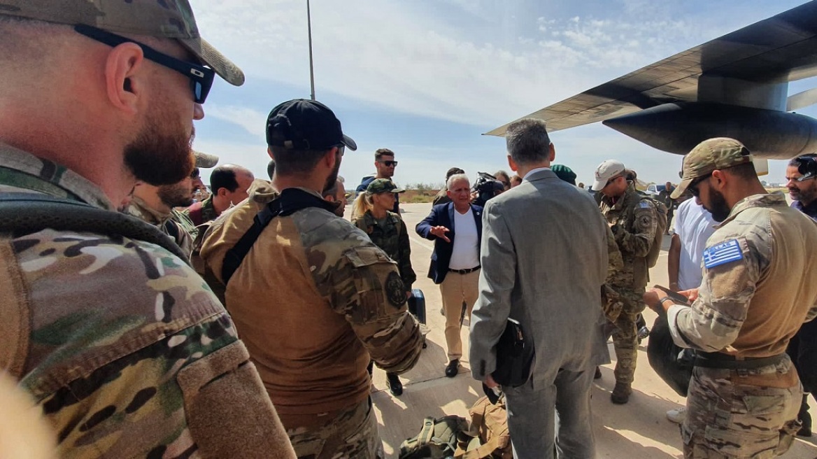 Λιβύη: Η στιγμή της άφιξης της ελληνικής αποστολής, λίγο πριν τη μοιραία διαδρομή