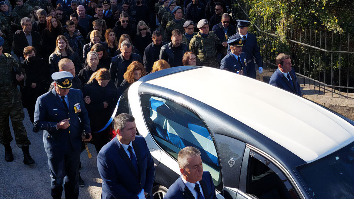 Καλαμάτα: Σε κλίμα οδύνης η κηδεία του επισμηναγού Κωστέα - «Για την πατρίδα τα έδινε όλα»