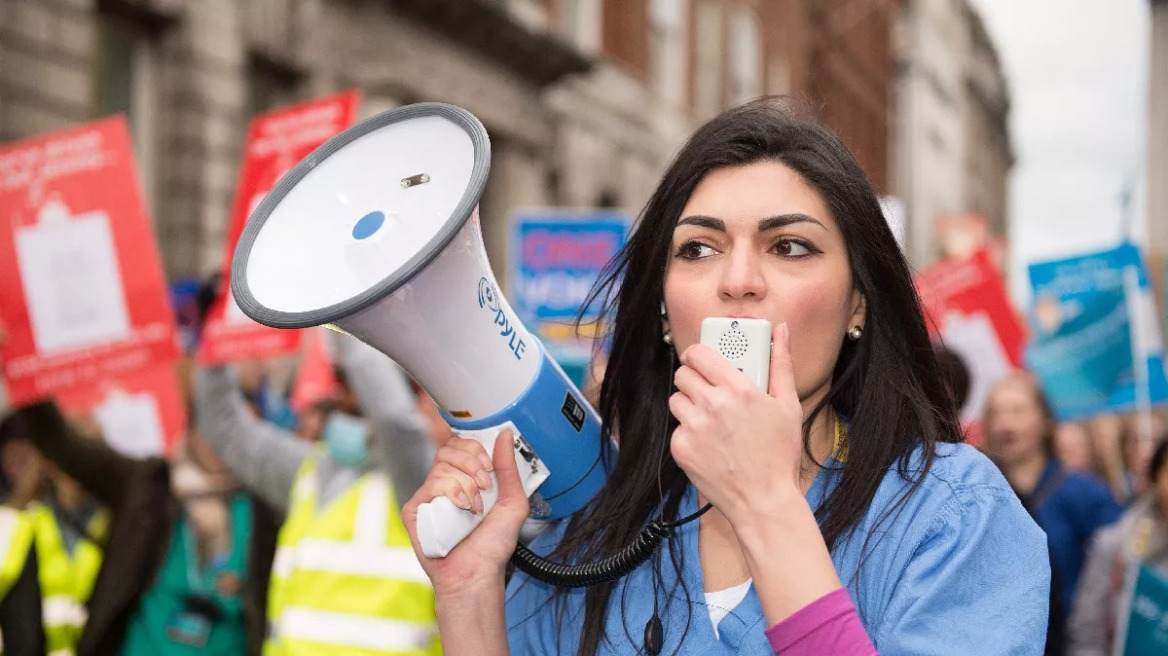 woman_protest_392807446