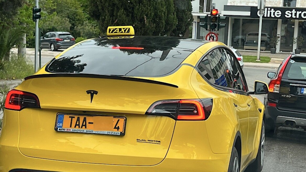 230614171600_Tesla_Taxi_GR_2