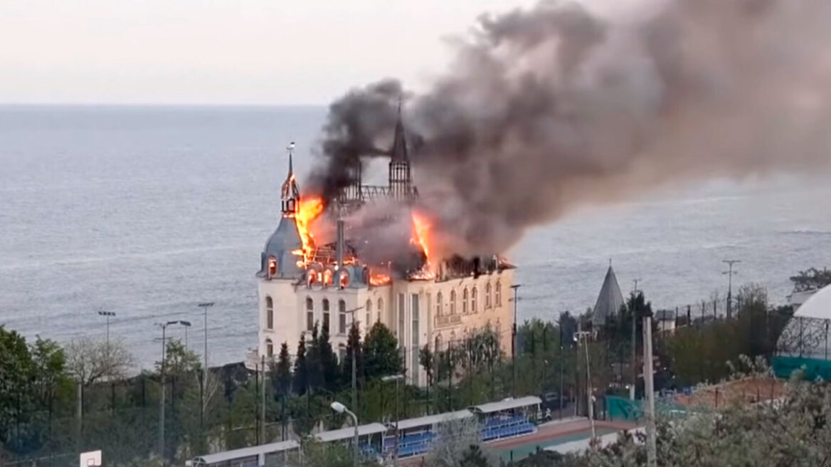 Στις φλόγες το εμβληματικό «κάστρο του Χάρι Πότερ» μετά από ρωσική επίθεση στην Οδησσό #shortsvideo