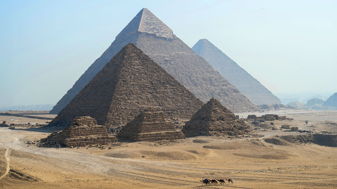 pyramids-xr