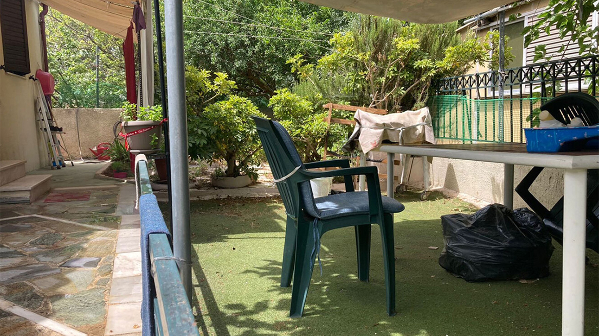 Χαλάνδρι: Πρόστιμο 1.000 ευρώ σε «ακαθάριστο» κήπο με ...συνθετικό  χλοοτάπητα – Δείτε φωτογραφίες