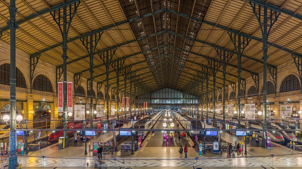 Gare_Du_Nord_Interior__Paris__France_-_Diliff__cropped_