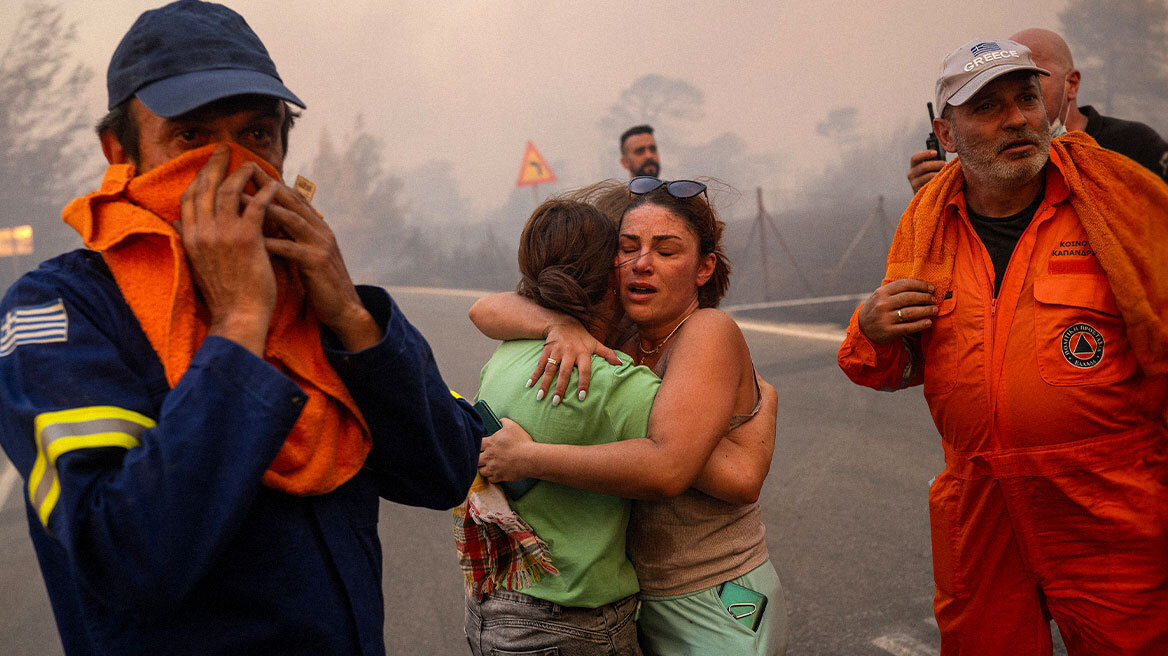 Δραματικές ώρες στα πύρινα μέτωπα της Αττικής - O καπνός από την πυρκαγιά έχει ήδη διανύσει 300χλμ.