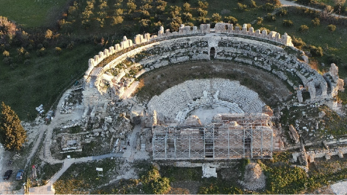 Αρχαία Νικόπολη: Αποκαθίσταται το σκηνικό οικοδόμημα του μεγάλου θεάτρου