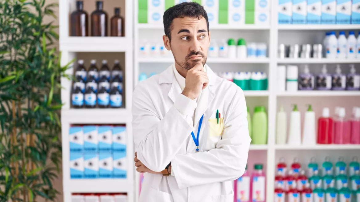 worried-pharmacist_2315368113