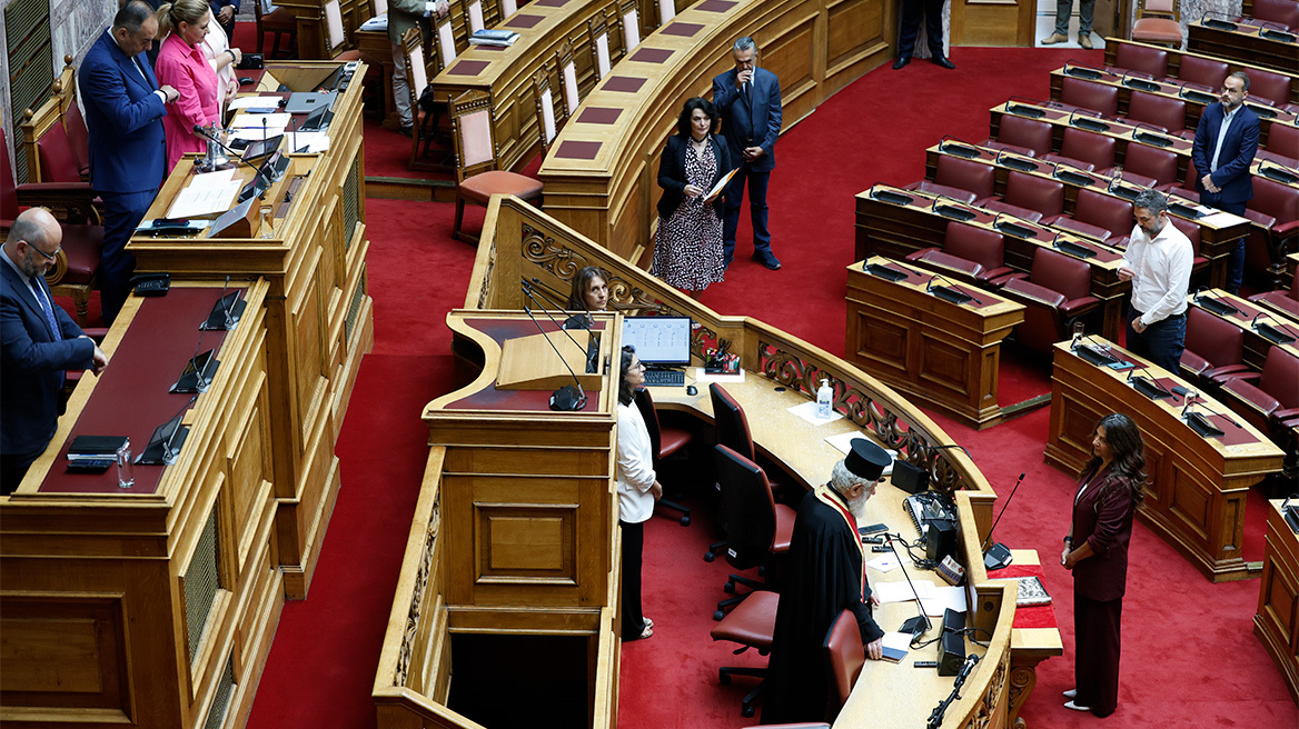 Μέλος της κοινοβουλευτικής ομάδας του ΣΥΡΙΖΑ και επισήμως η Τσαπανίδου