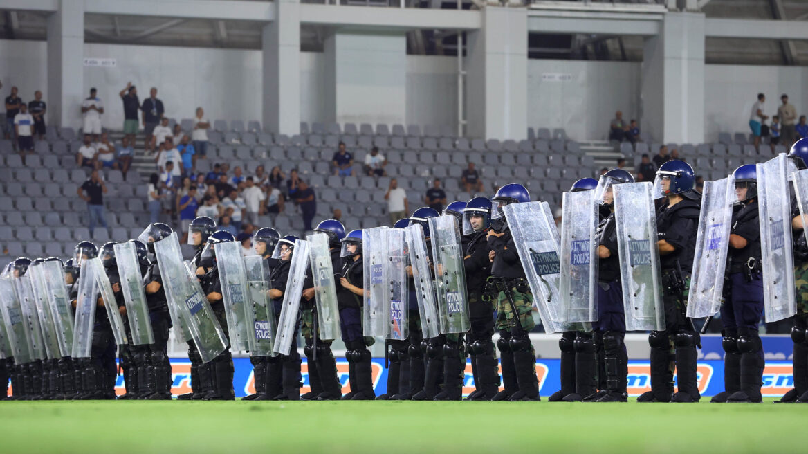 Κύπρος: Επεισόδια, δακρυγόνα και αναβολή στο ντέρμπι της Λεμεσού