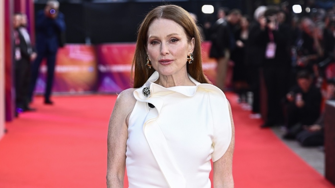 JULIANNE_MOORE_WEARS_BOTTEGA_VENETA