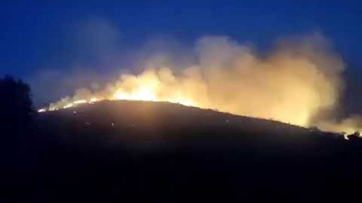 Εύβοια: Μεγάλη φωτιά στο Μηλάκι Αλιβερίου