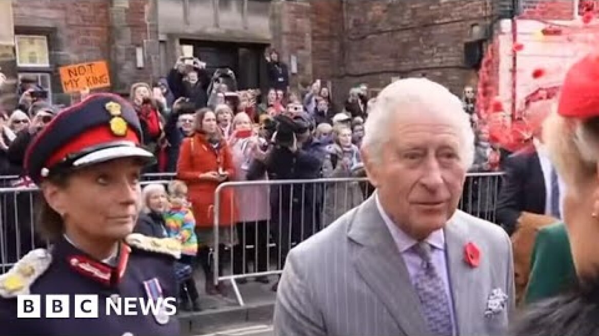 Eggs thrown at King Charles III in York - BBC News