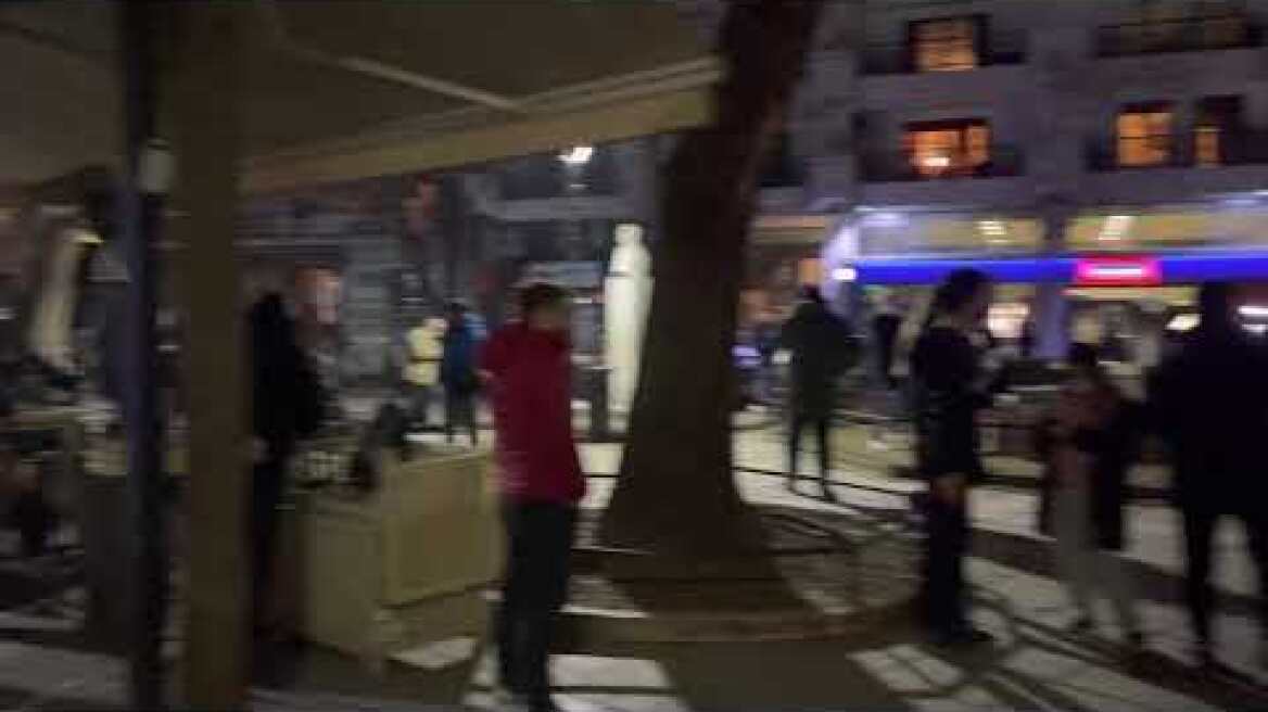Ο κόσμος μετά τον σεισμό στην Τρίγωνη πλατεία