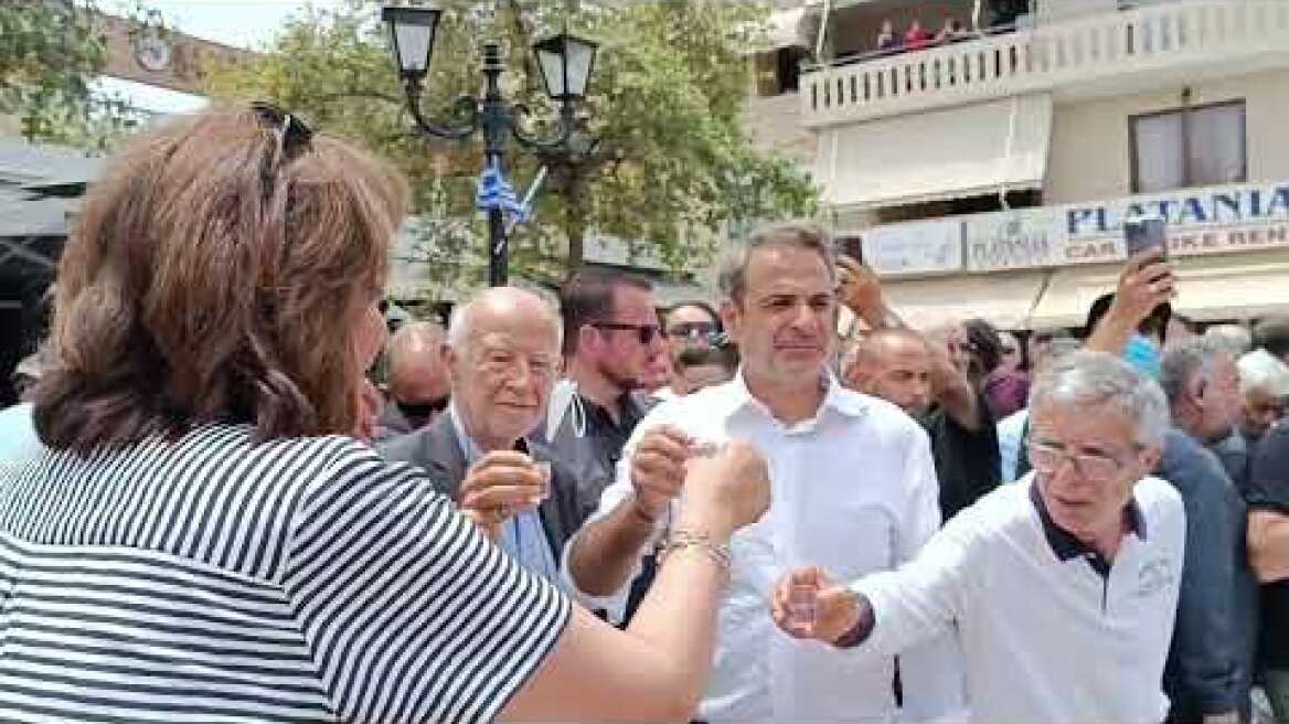 Πρόεδρος ΝΔ Κυριάκος Μητσοτάκης σε πλατεία Πλατανιά