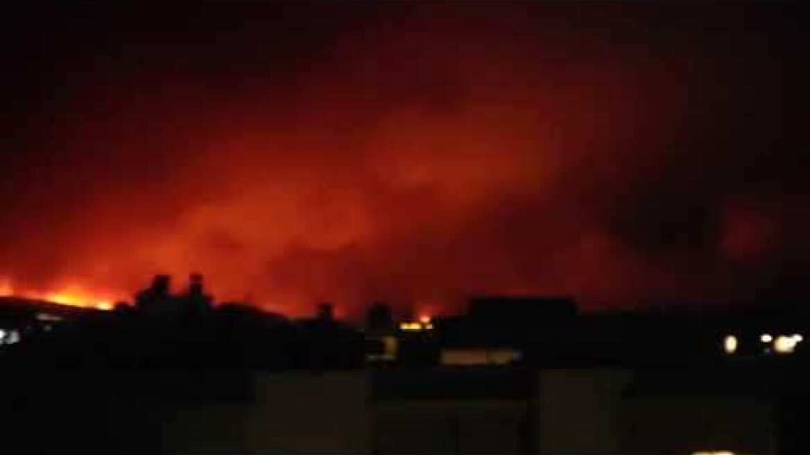 Απόκοσμες εικόνες της φωτιάς, όπως φαίνεται από την πόλη της Αλεξανδρούπολης